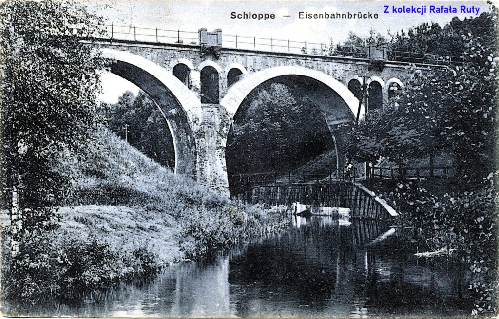 13. Most kolejowy w Człopie – widok od zachodu; pocztówka z obiegu, rok 1926, wydawca Ludwig Schulz, Schloppe/Człopa, fotografia autorstwa Otto Behnke. Ze zbiorów Rafała Ruty
